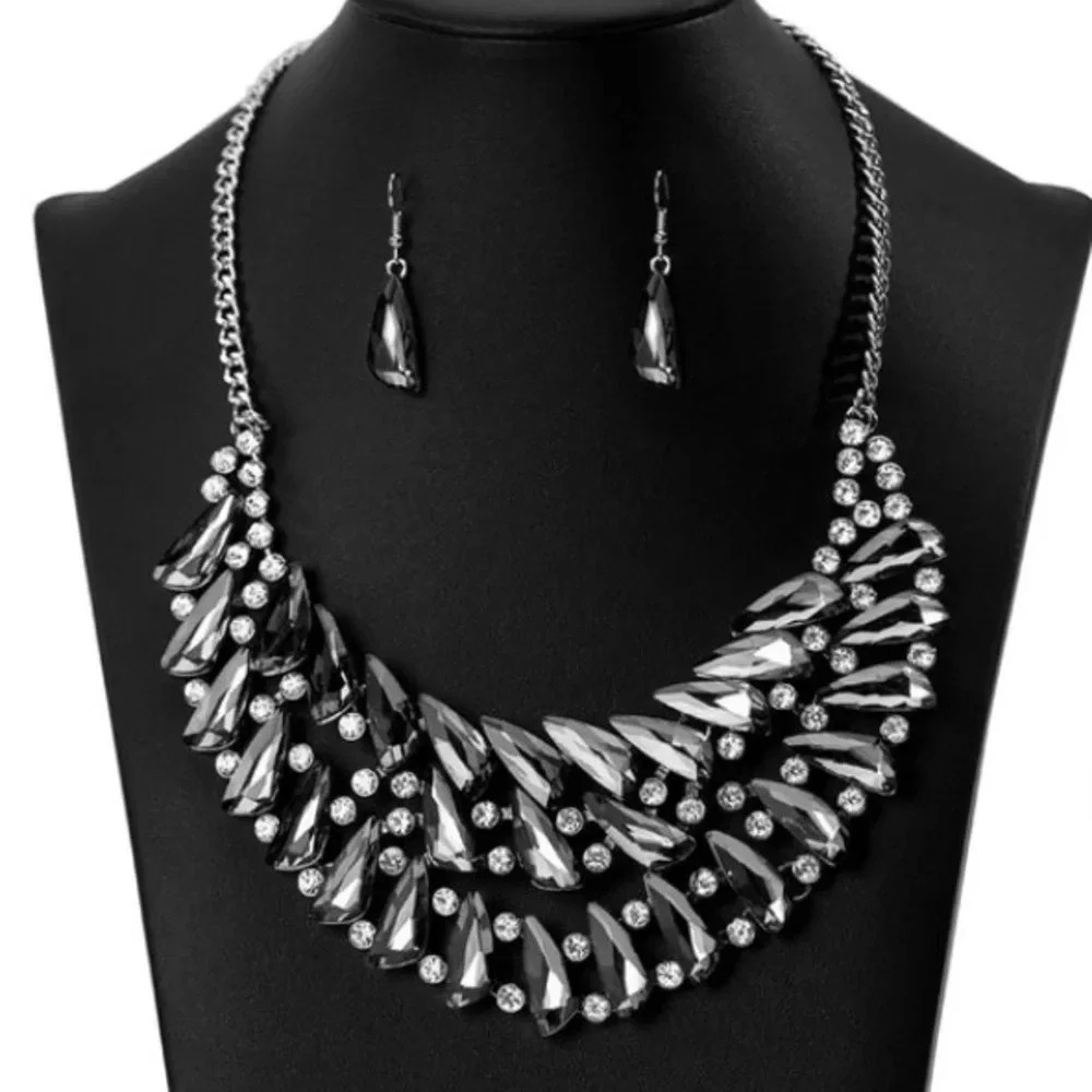 Paparazzi Jewelry Set - Perceptive Silver - Zi Collection - Picture 2 of 5